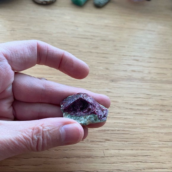 Ruby Zoisite Raw Crystal Anyolite - Picture 15 of 17